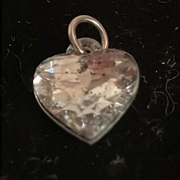 0.5” heart shaped clear crystal charm pendant with jump hoop - Picture 2 of 11